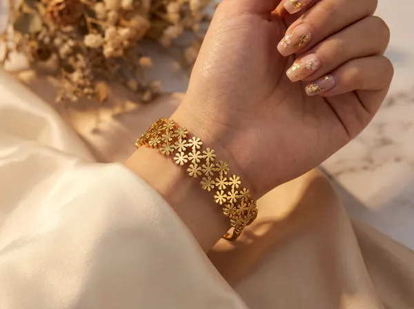 Blossom_Bloom_Gold_Stainless_Steel_Premium_Bracelet