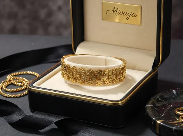 Blossom_Bloom_Gold_Stainless_Steel_Premium_Bracelet