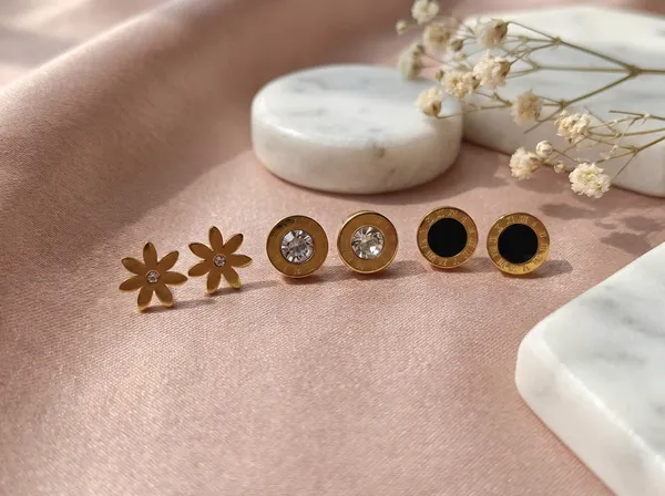 Noir_Roman_Gold_Stainless_Steel_Premium_Earrings