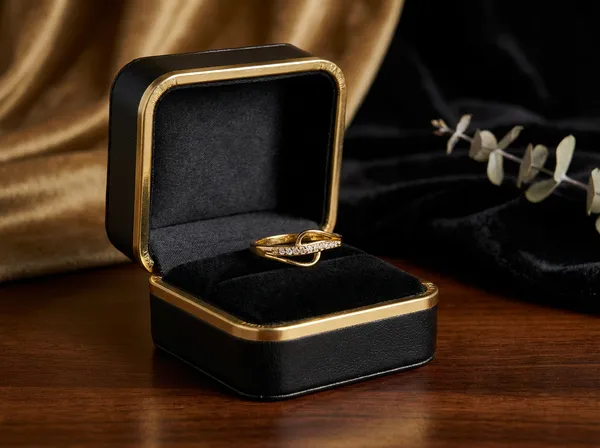 Luxe_Infinity_Gold_Stainless_Steel_Premium_Ring
