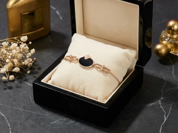 Noir_Heart_Gold_Stainless_Steel_Premium_Bracelet