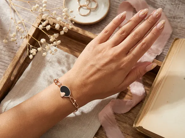 Noir_Heart_Gold_Stainless_Steel_Premium_Bracelet