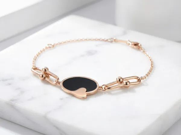 Noir_Heart_Gold_Stainless_Steel_Premium_Bracelet