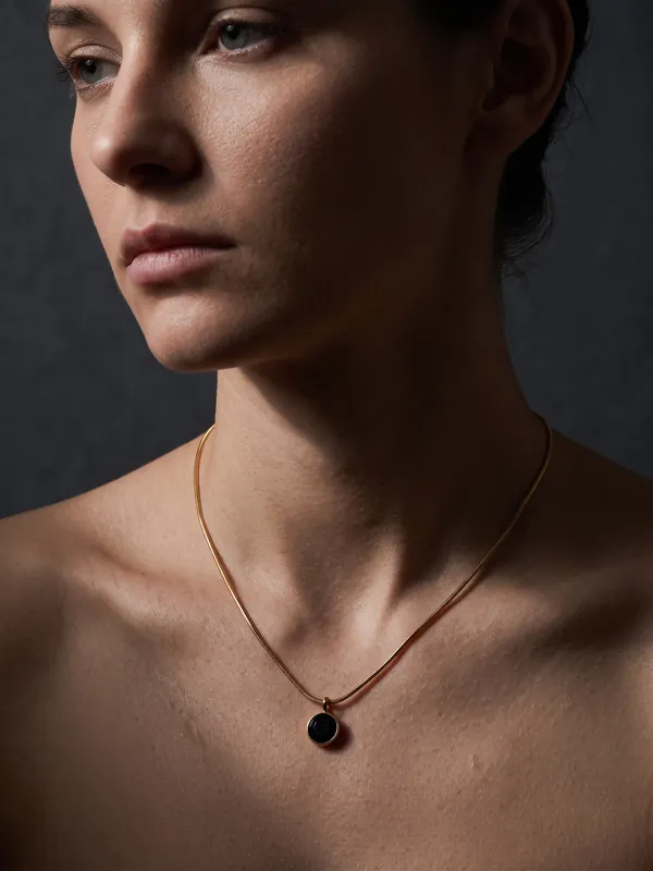 Onyx_Glow_Gold_Stainless_Steel_Premium_Necklace
