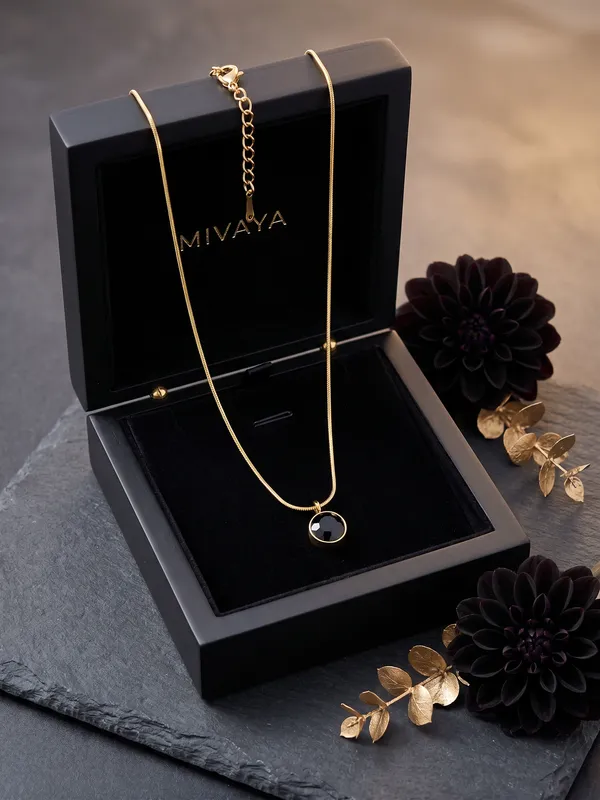 Onyx_Glow_Gold_Stainless_Steel_Premium_Necklace