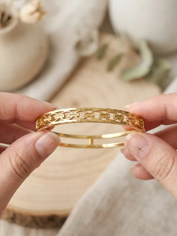 Golden_Trellis_Gold_Stainless_Steel_Premium_Bracelet
