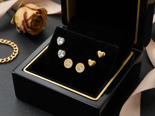 Amora_Heart_Gold_Stainless_Steel_Premium_Earrings