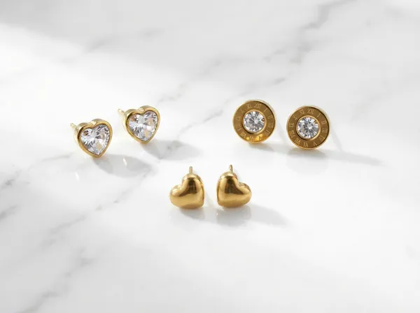 Amora_Heart_Gold_Stainless_Steel_Premium_Earrings