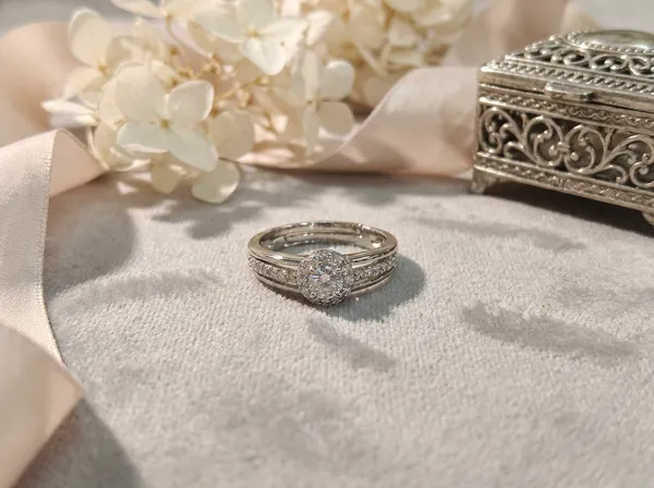 Aurora_Solitaire_Silver_Stainless_Steel_Premium_Ring
