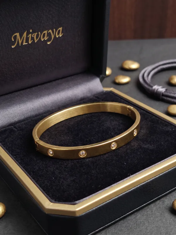 Cartier_Luxe_Gold_Stainless_Steel_Premium_Bracelet