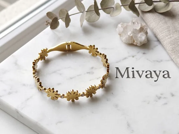 Meadow_Bloom_Gold_Stainless_Steel_Premium_Bracelet