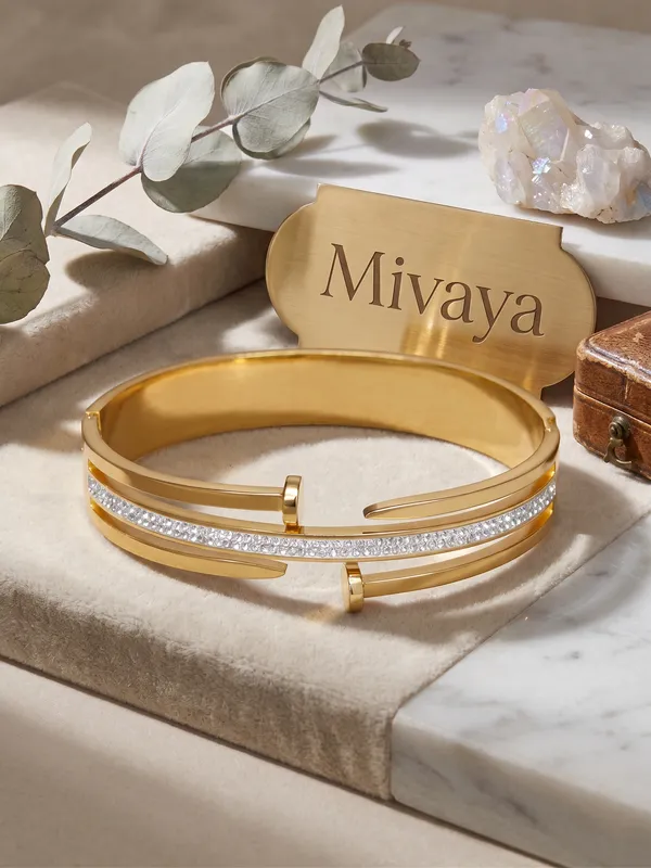 Midnight_Daisy_Gold_Stainless_Steel_Premium_Bracelet