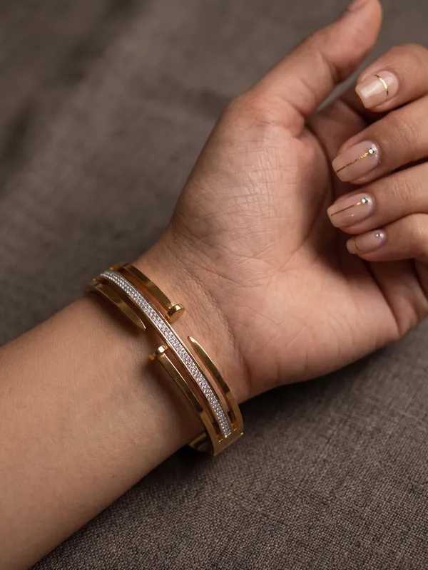 Midnight_Daisy_Gold_Stainless_Steel_Premium_Bracelet