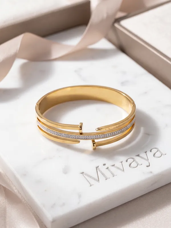 Midnight_Daisy_Gold_Stainless_Steel_Premium_Bracelet