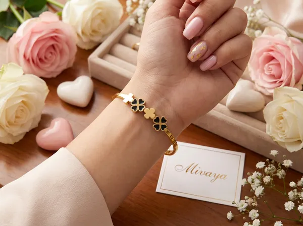 Eternal_Clover_Gold_Stainless_Steel_Premium_Bracelet