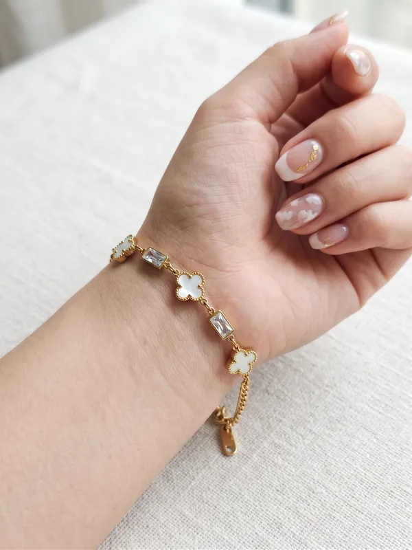 Clover_Luxe_Gold_Stainless_Steel_Premium_Bracelet