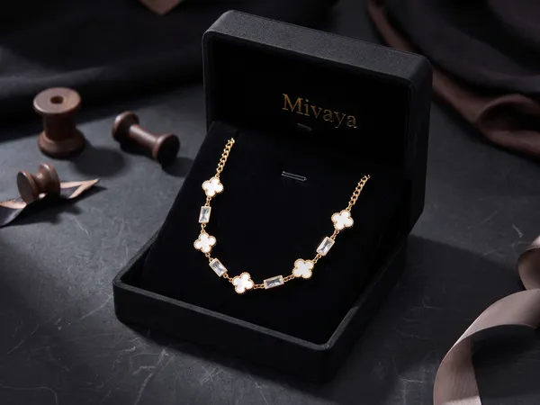 Clover_Luxe_Gold_Stainless_Steel_Premium_Bracelet