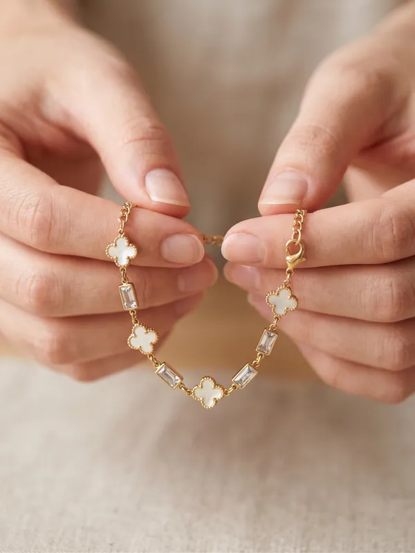 Clover_Luxe_Gold_Stainless_Steel_Premium_Bracelet
