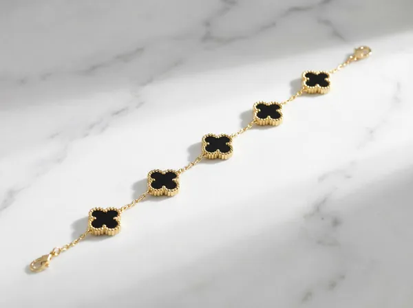 Noir_Clover_Gold_Stainless_Steel_Premium_Bracelet
