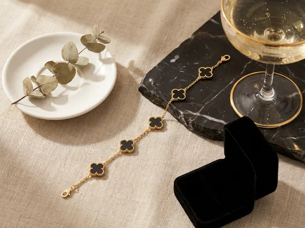 Noir_Clover_Gold_Stainless_Steel_Premium_Bracelet