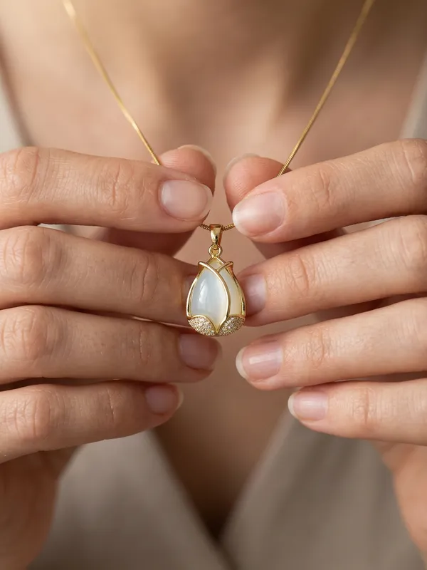Ivory_Tulip_Gold_Stainless_Steel_Premium_Necklace