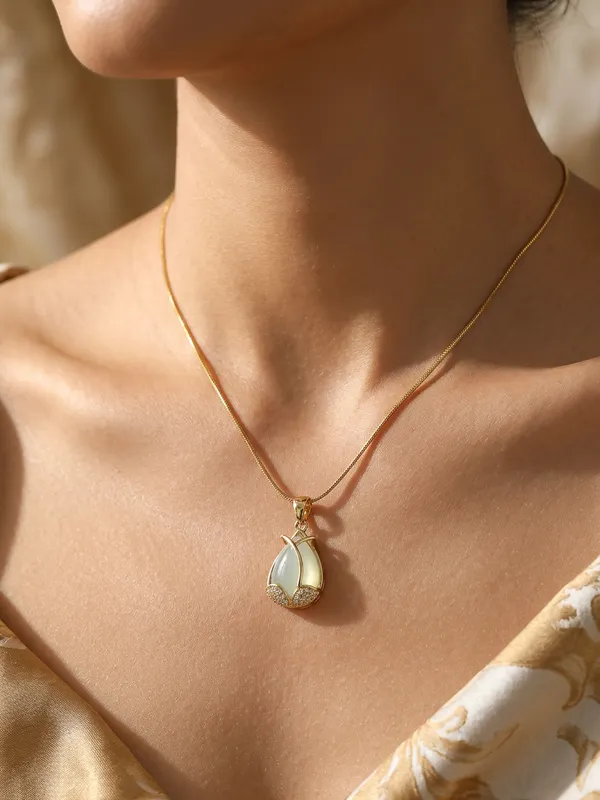 Ivory_Tulip_Gold_Stainless_Steel_Premium_Necklace