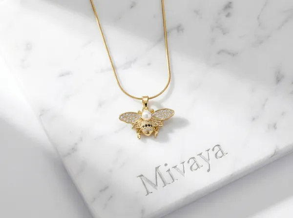Queen_Bee_Pearl_Gold_Stainless_Steel_Premium_Necklace