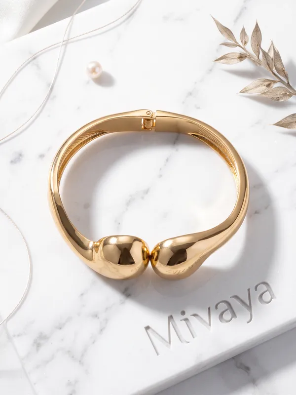 Harmony_Curve_Gold_Stainless_Steel_Premium_Bracelet
