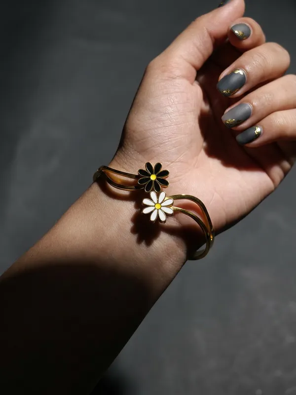 Daisy_Duo_Gold_Stainless_Steel_Premium_Bracelet