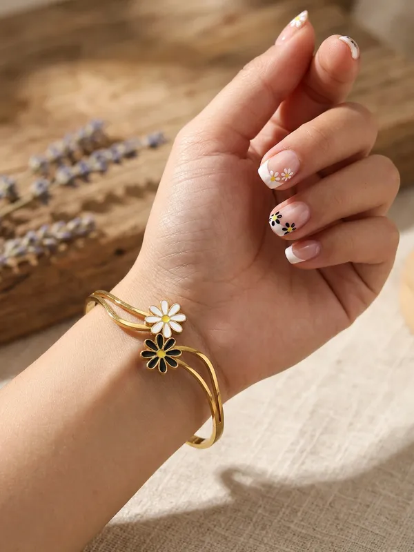 Daisy_Duo_Gold_Stainless_Steel_Premium_Bracelet