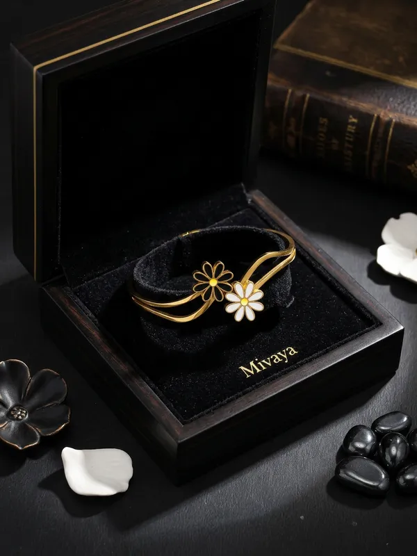 Daisy_Duo_Gold_Stainless_Steel_Premium_Bracelet
