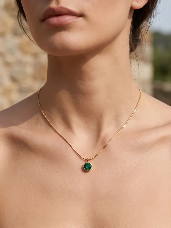 Emerald_Glow_Gold_Stainless_Steel_Premium_Necklace