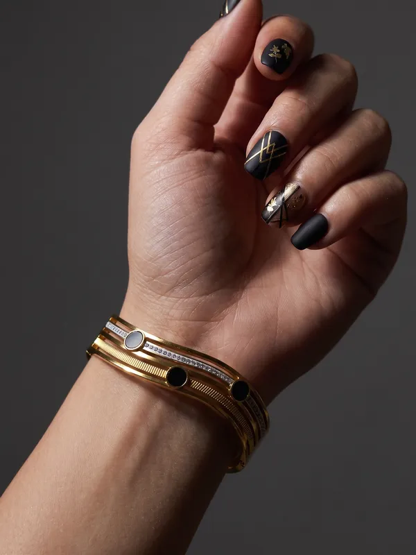 Noir_Luxe_Gold_Stainless_Steel_Premium_Bracelet