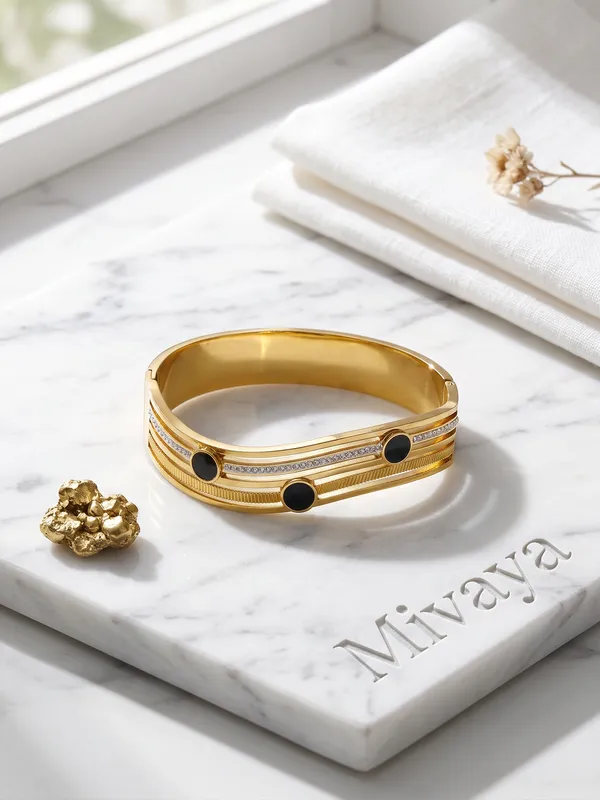 Noir_Luxe_Gold_Stainless_Steel_Premium_Bracelet