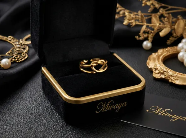 Amora_Knot_Gold_Stainless_Steel_Premium_Ring