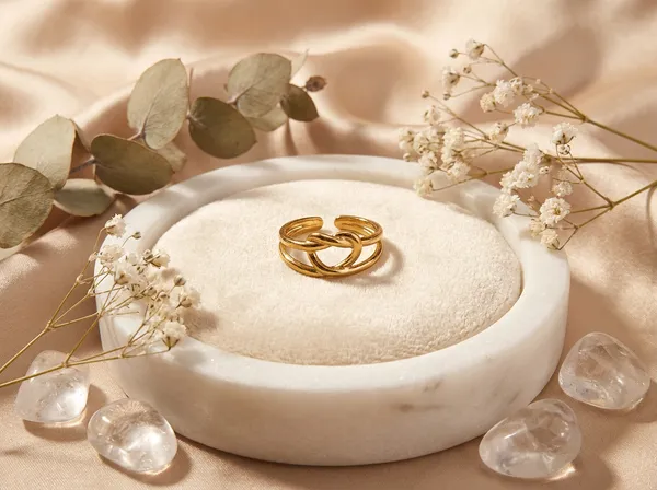 Amora_Knot_Gold_Stainless_Steel_Premium_Ring