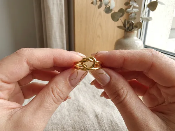 Amora_Knot_Gold_Stainless_Steel_Premium_Ring