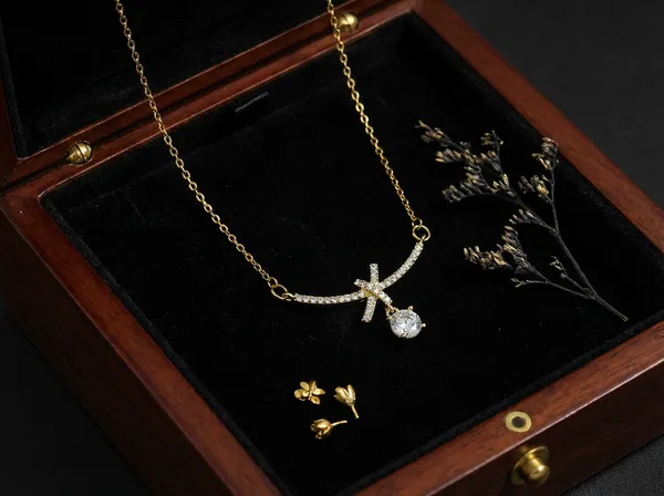 Luna_Star_Gold_Stainless_Steel_Premium_Necklace