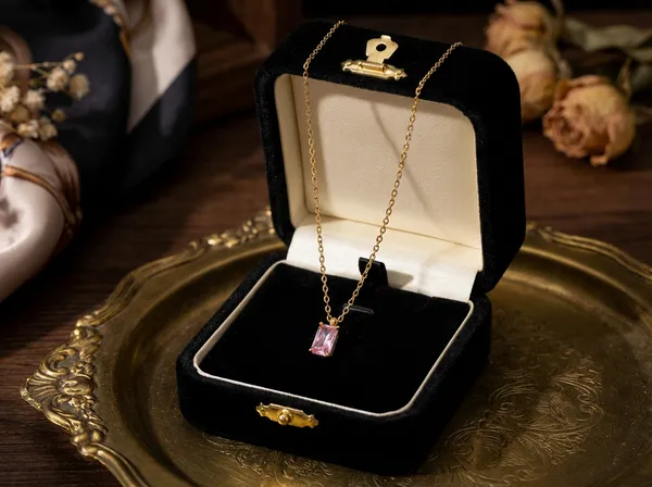 Rosette_Solitaire_Gold_Stainless_Steel_Premium_Necklace