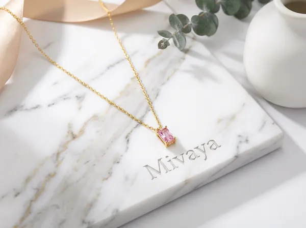Rosette_Solitaire_Gold_Stainless_Steel_Premium_Necklace