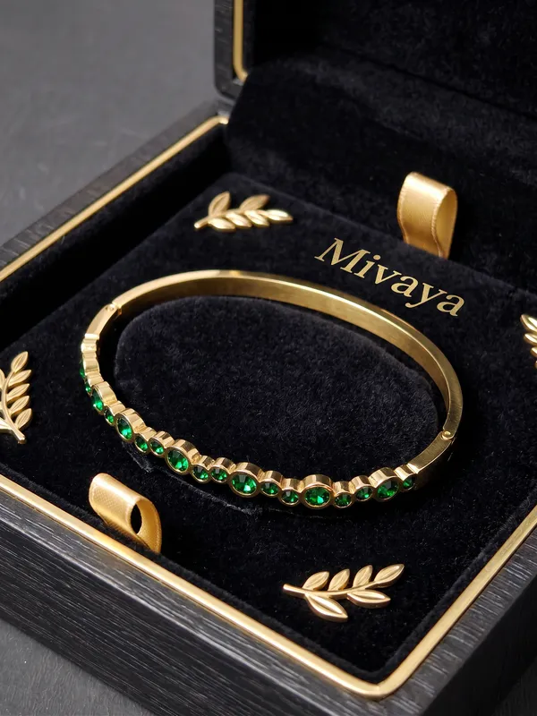 Queen's_Emerald_Gold_Stainless_Steel_Premium_Bracelet