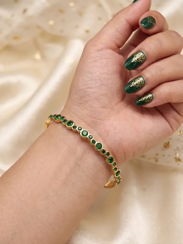 Queen's_Emerald_Gold_Stainless_Steel_Premium_Bracelet
