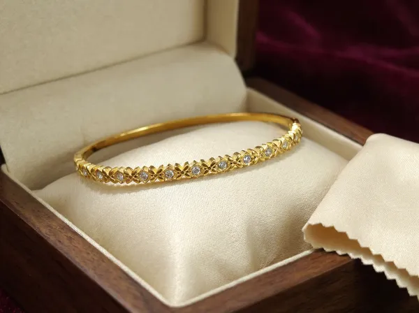 Floral_Symphony_Gold_Stainless_Steel_Premium_Bracelet
