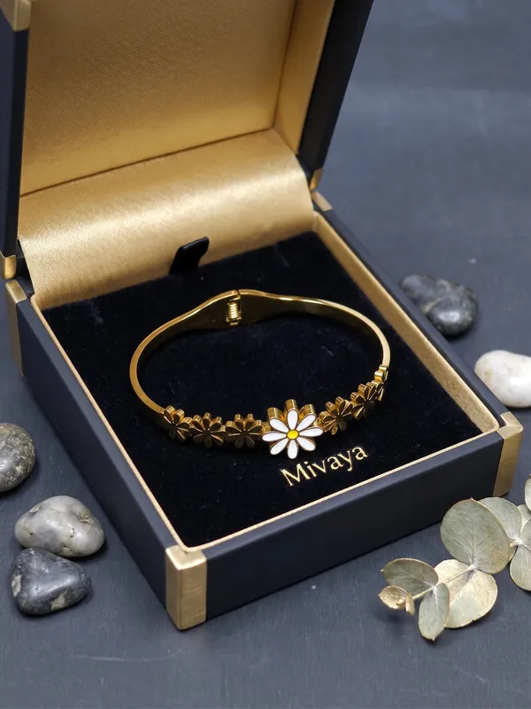 Floral_Harmony_Gold_Stainless_Steel_Premium_Bracelet