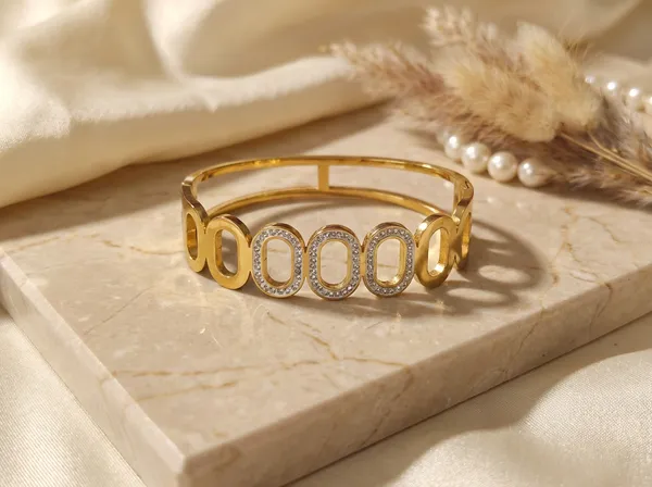 Infinity_Oval_Cuff_Gold_Stainless_Steel_Premium_Bracelet