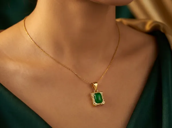 Emerald_Royale_Gold_Stainless_Steel_Premium_Necklace