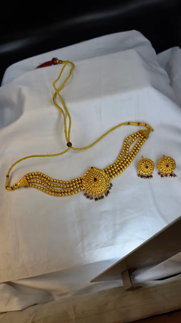 Golden_Mazak_Temple_Choker_Set_For_Women