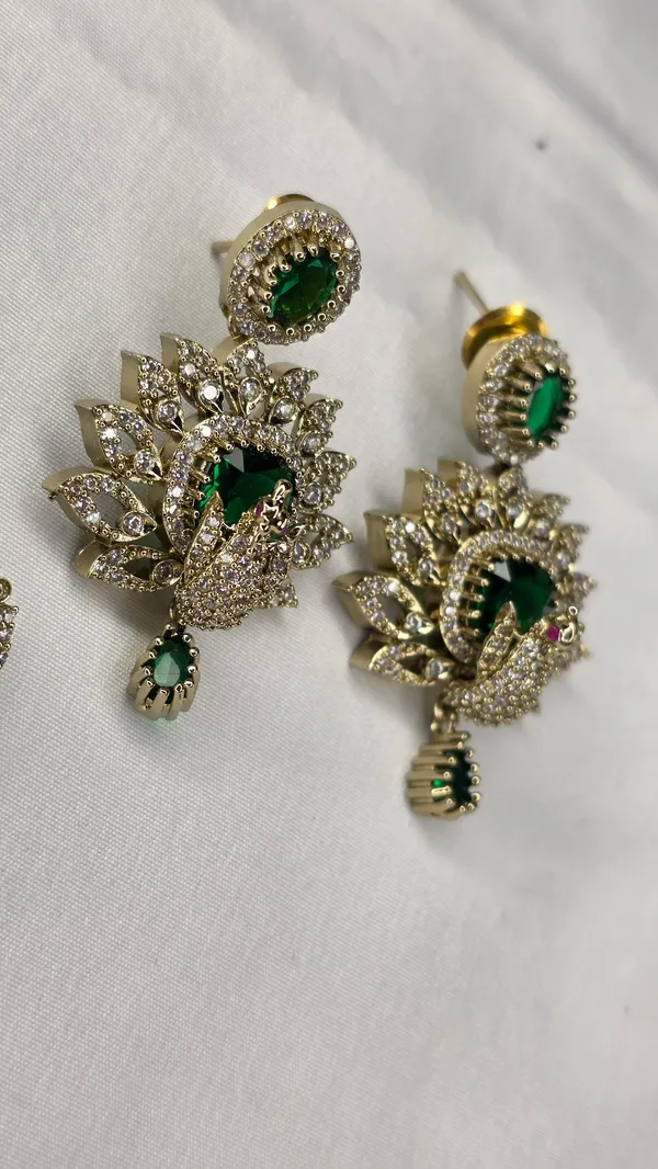Green_And_White_Mazak_Victorian_Vati_Set_For_Women