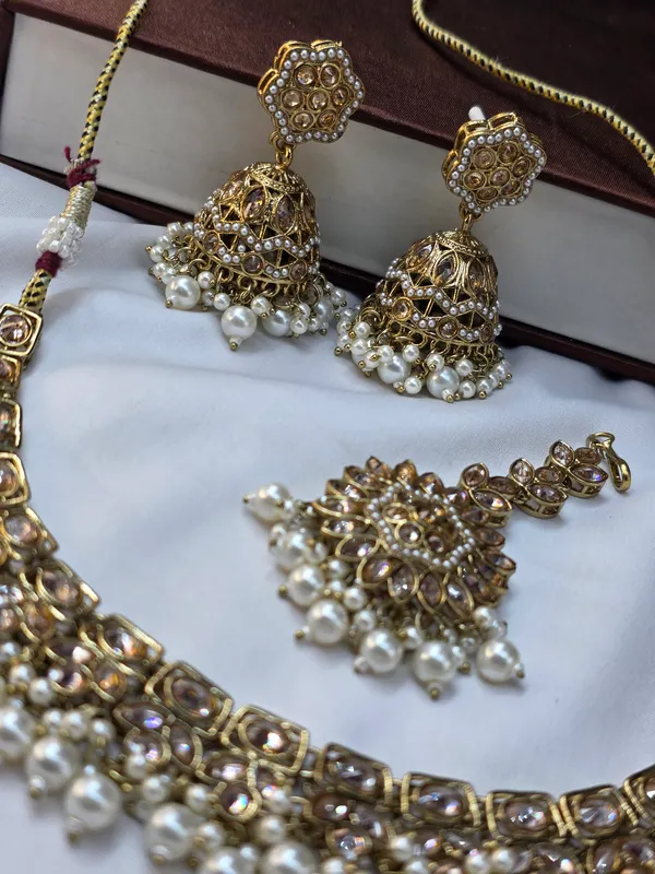 White_Brass_Kundan_Necklace_Set_For_Women