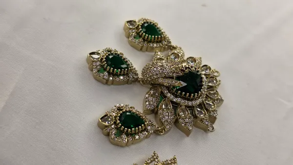 Green_And_White_Mazak_Victorian_Vati_Set_For_Women